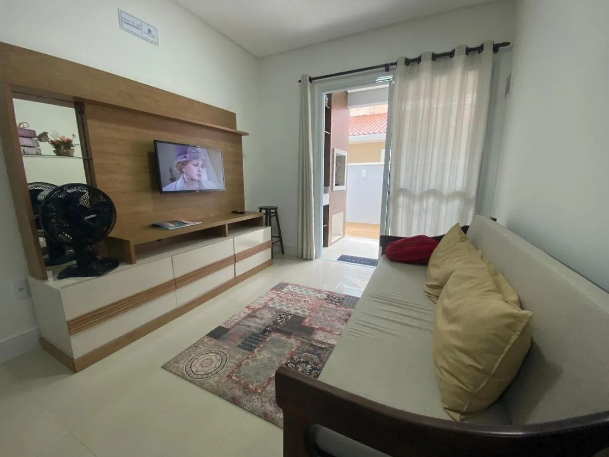 Apartamento Apto na praia de Palmas, climatizado, com piscina, próximo ao mar e com jardim privativo Governador Celso Ramos