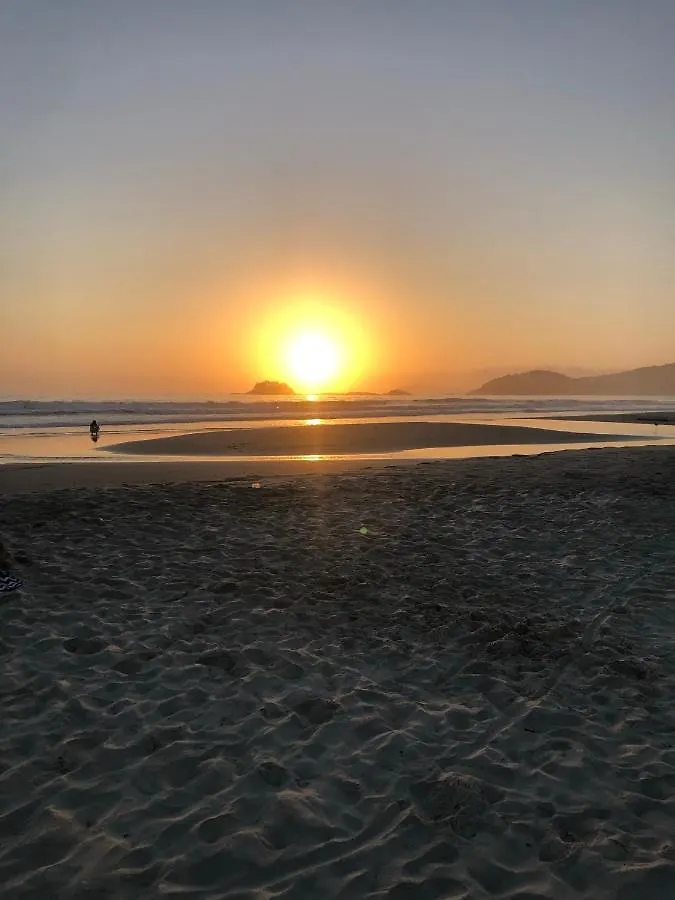 Apto na praia de Palmas, climatizado, com piscina, próximo ao mar e com jardim privativo Governador Celso Ramos 0*,